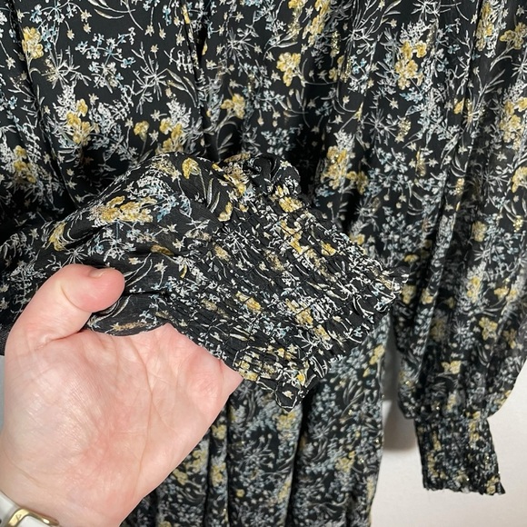 NWOT ASTR The Label Faux Wrap Blouson Chiffon Dress in Black/Gold Size M - Picture 9 of 17